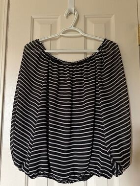 Vince Camuto Size Small Black and White Striped Top